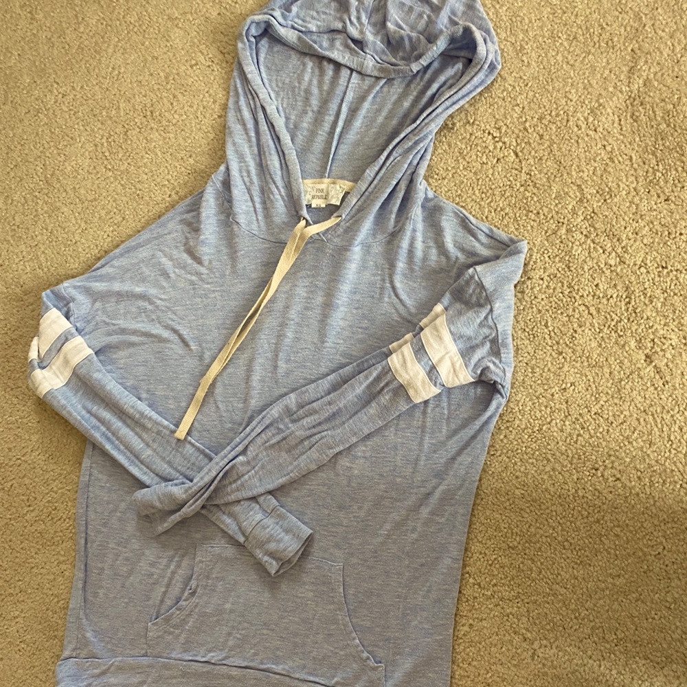 light blue t shirt hoodie women